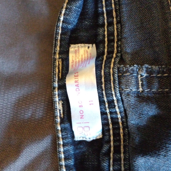 No Boundaries shorts small come from the bottom size 11 never worn - Picture 3 of 5